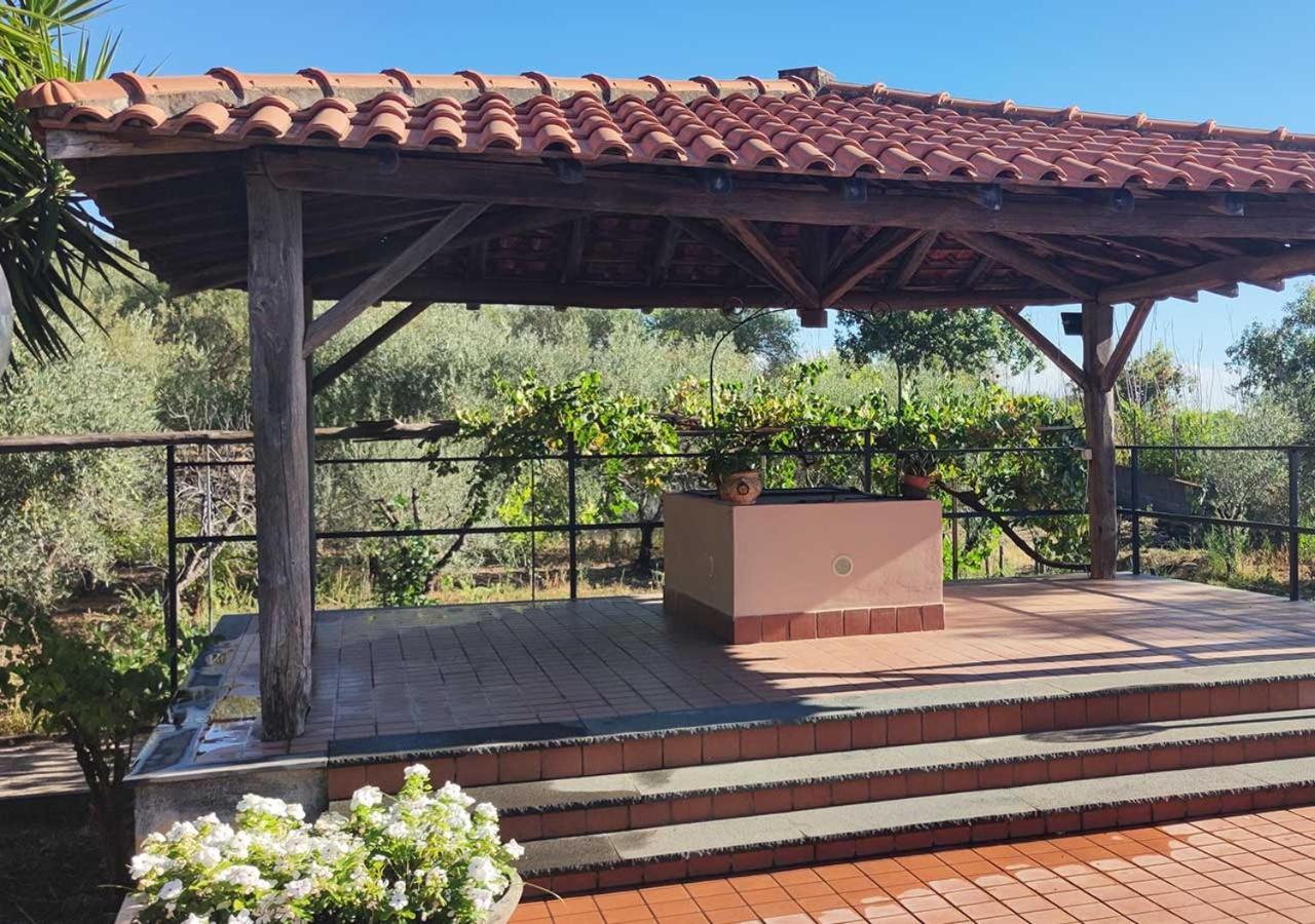 Peri Peri Etna Guest House Montargano Bagian luar foto