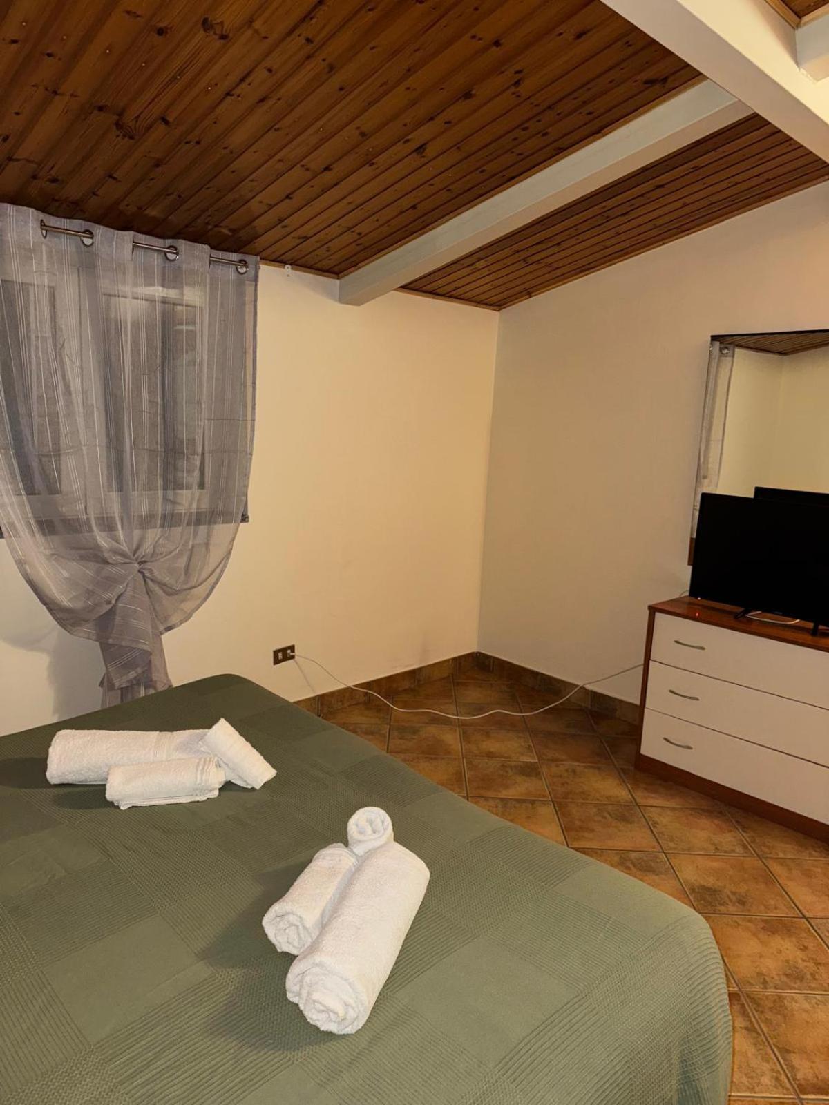 Peri Peri Etna Guest House Montargano Bagian luar foto