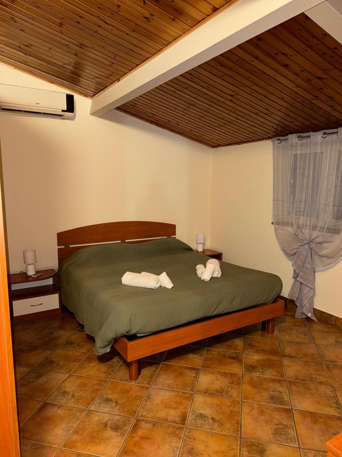 Peri Peri Etna Guest House Montargano Bagian luar foto